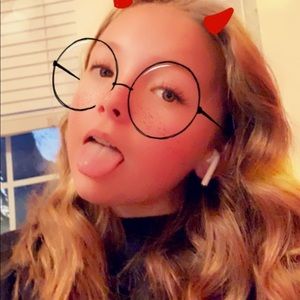 Meet your Posher, Stella